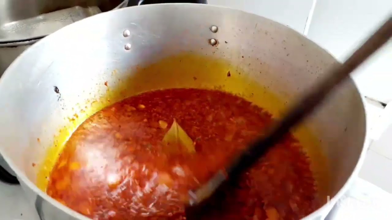 Fiz colorau líquido; bem vermelho  consistente e super saboroso.