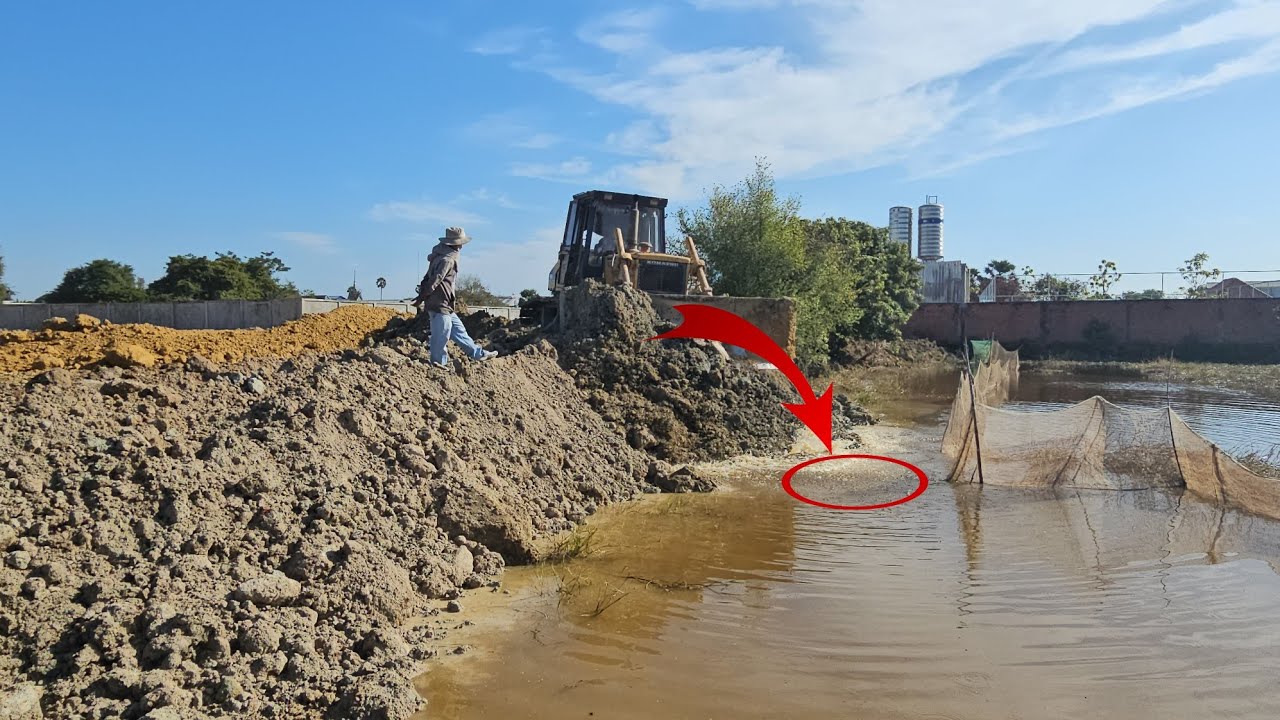 Powerful Komatsu Bulldozer in Action: Land Clearing Process
