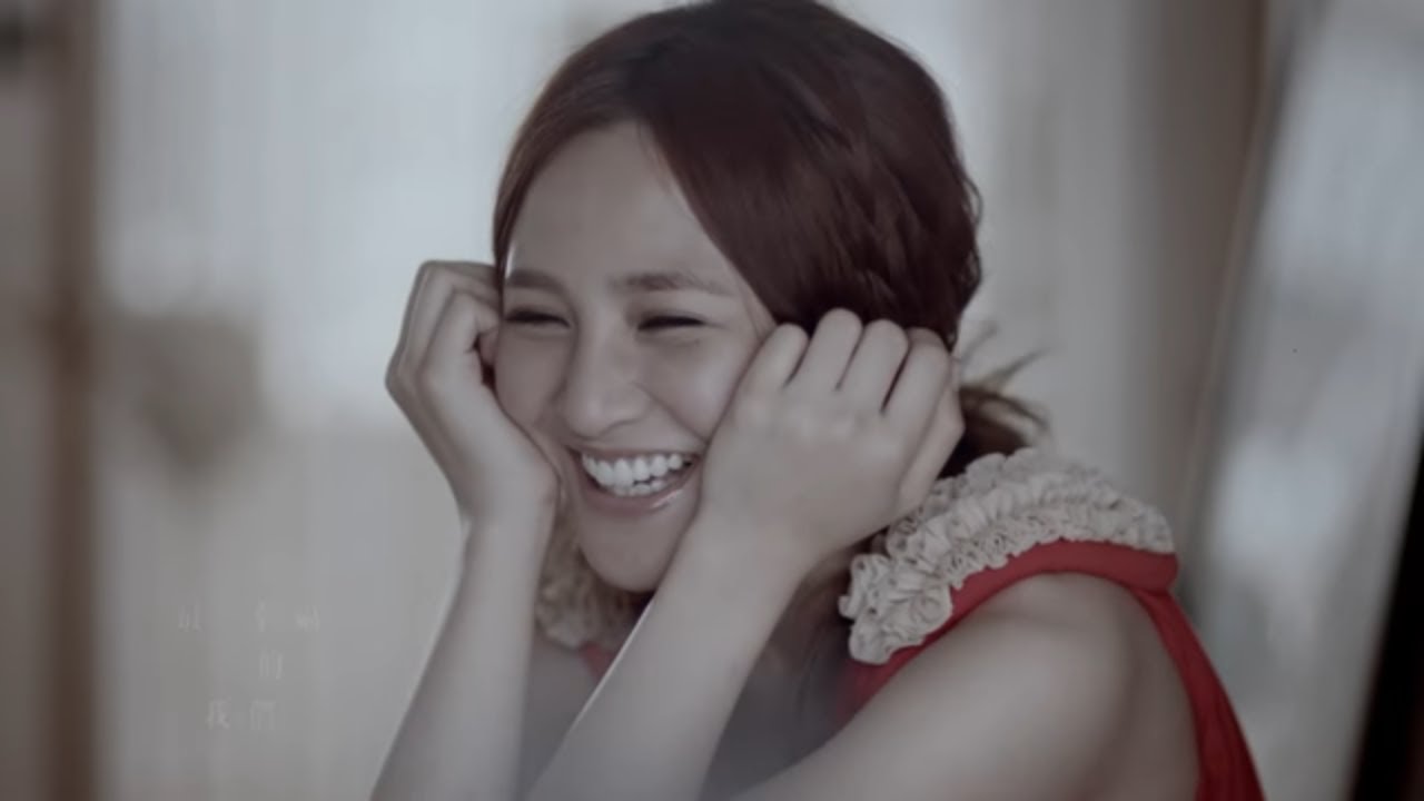 梁文音 Wen Yin Liang &ndash; 一百萬種親吻 (Official Music Video)