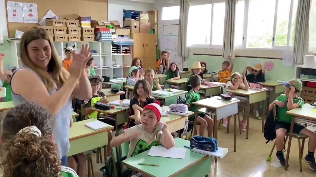 Jugar i aprendre anglès endevinant “Guess Who?”