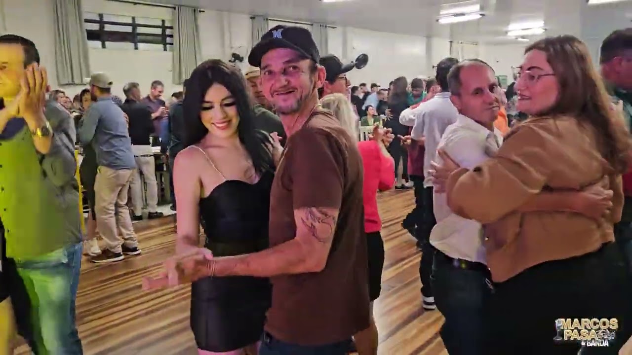 Assim Ninguém Pode ficar parado com Marcos Pasa No Forró AO VIVO
