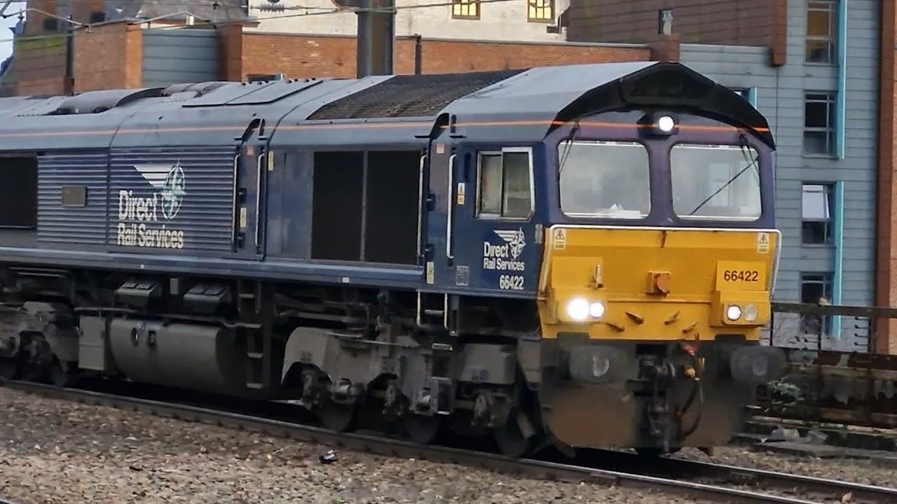 Direct Rail Service - Class 66 422 - At Newcastle Central