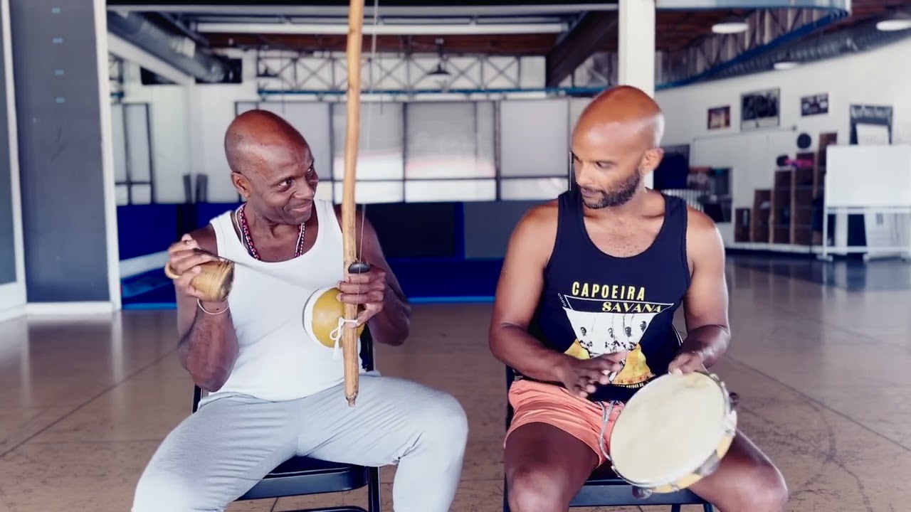 Mestre Amen Tocando Berimbau - Muito Tempo no Pandeiro