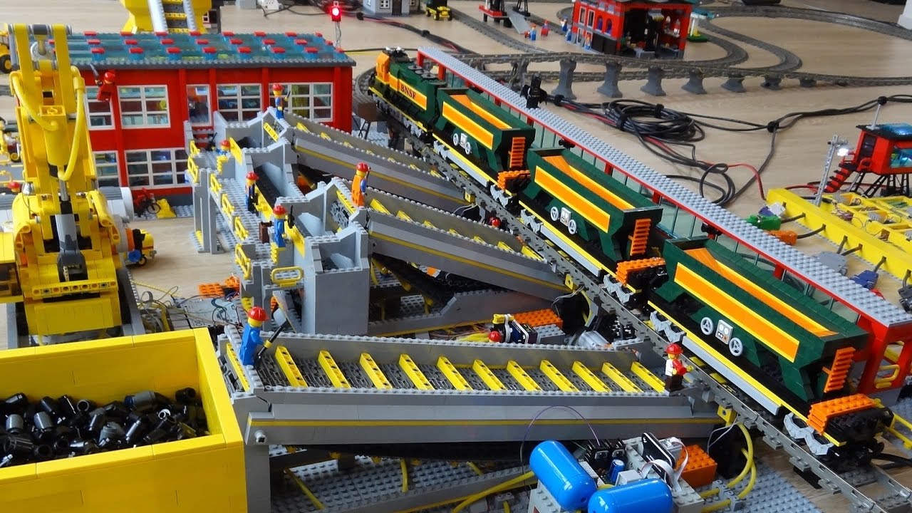 HUGE Lego train coal terminal fully automated by Arduino