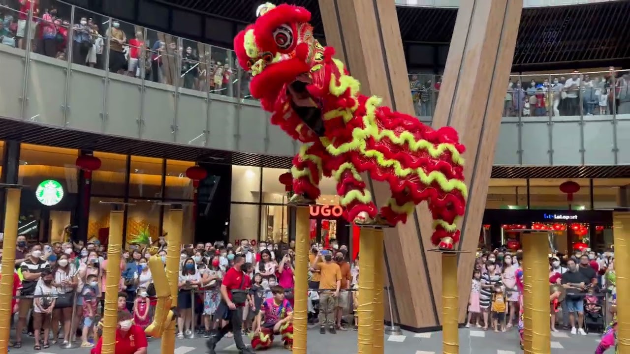 CNY2023 ~Acrobatic Lion Dance (m&uacute;a l&acirc;n 高桩舞獅表演) by Xuan Long 安邦玄龙 @ LaLaport Kuala Lumpur (1/2/2023)