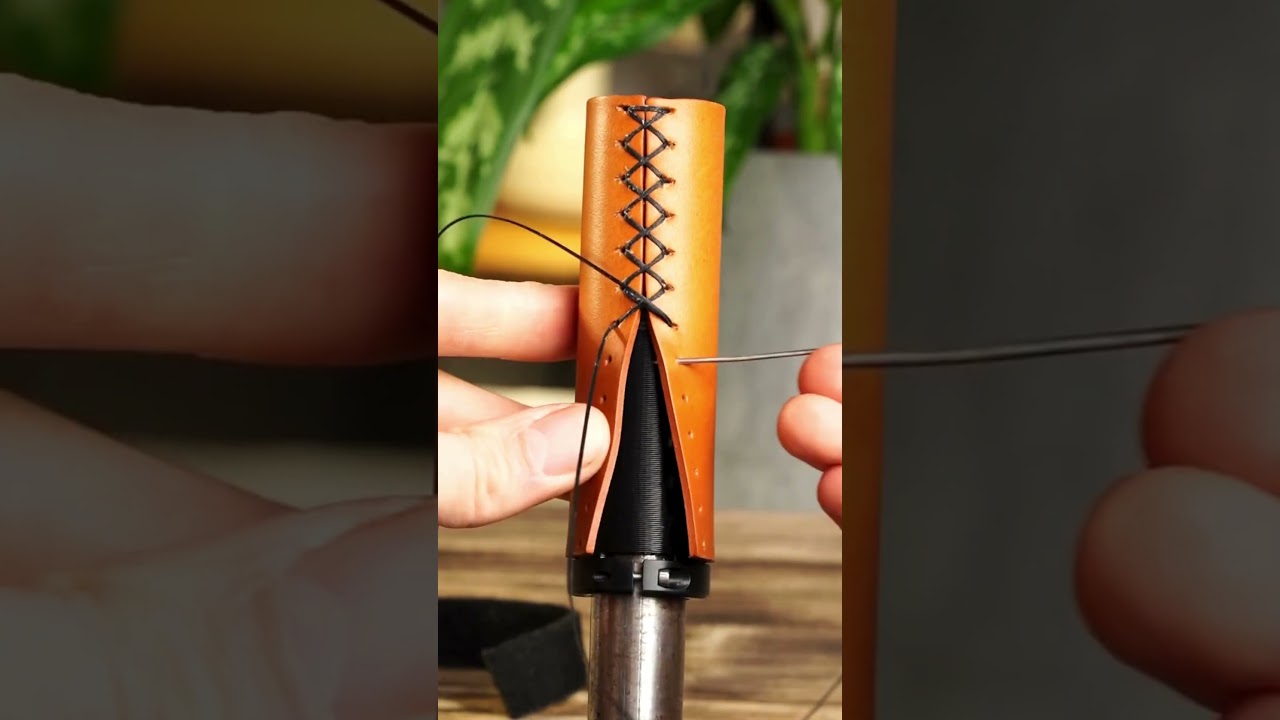 🧵Hand-Stitching Leather Grips🧵 #soumaleather #leathercraft #leathergoods #bromptonaccessories