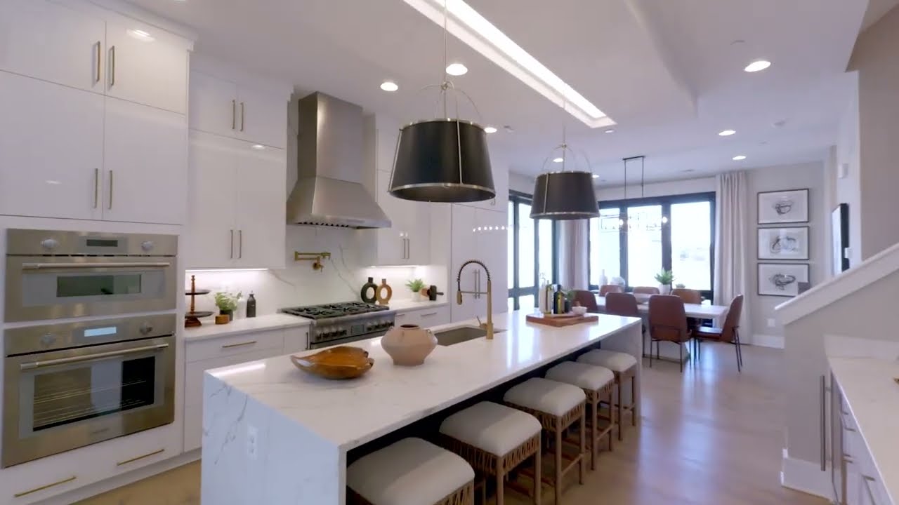 The Amari Model at The Grove