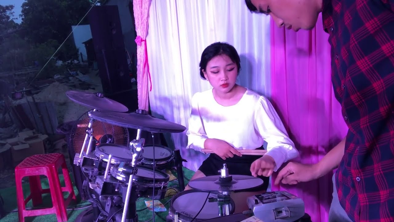 Con Tim M&ugrave; L&ograve;a Remix Qu&aacute; Sung - Ni Ni Drum Cover