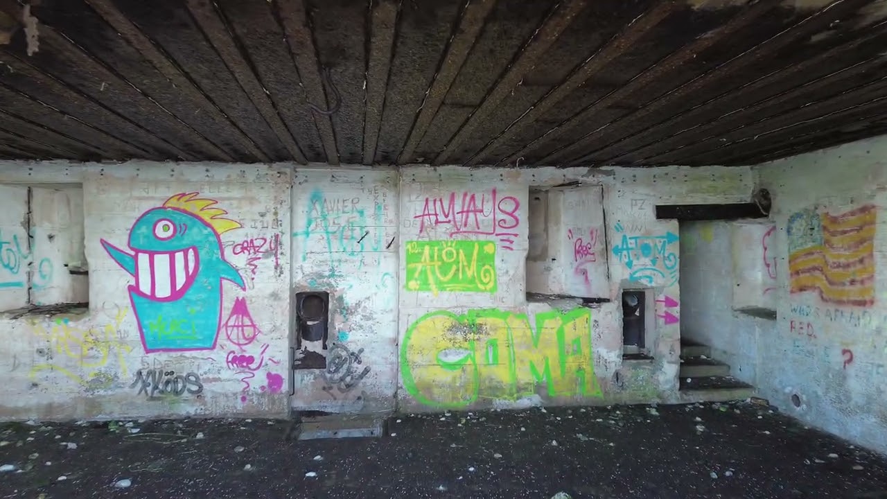 Plage de Sangatte et un des blockhaus de la batterie d’artillerie côtière allemande STP 106 DRESDEN.