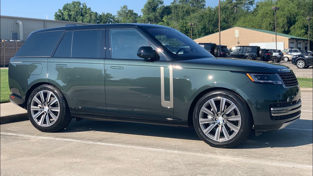Belgravia Green is a new color for the 2023 Range Rover!