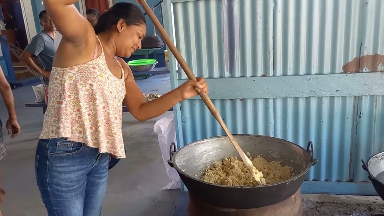Pundit Sunil Seetahal Maharaj making his famous parsad during his 1st trip to guyana.