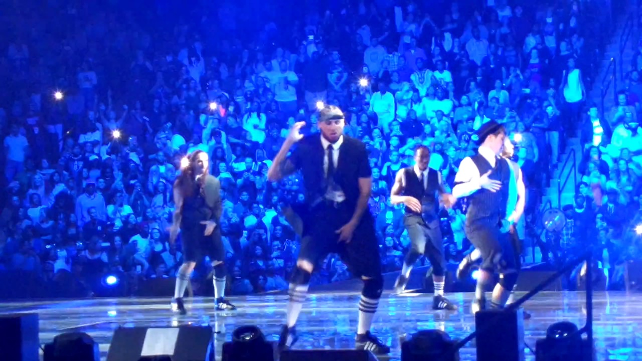 Chris Brown Live In St Paul Minnesota - Poppin' - Love More