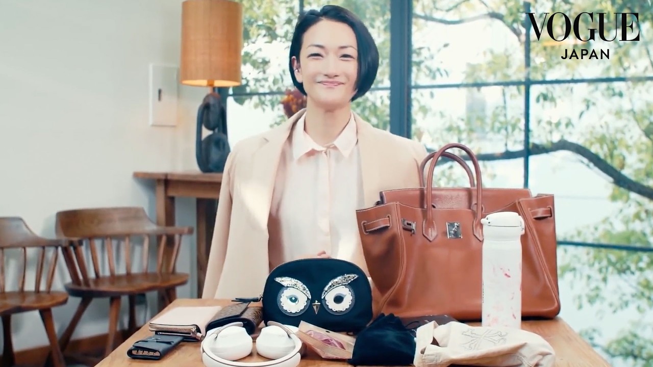 冨永愛のバッグの中身は？　愛用するビューティーアイテムも公開！| In The Bag | VOGUE JAPAN