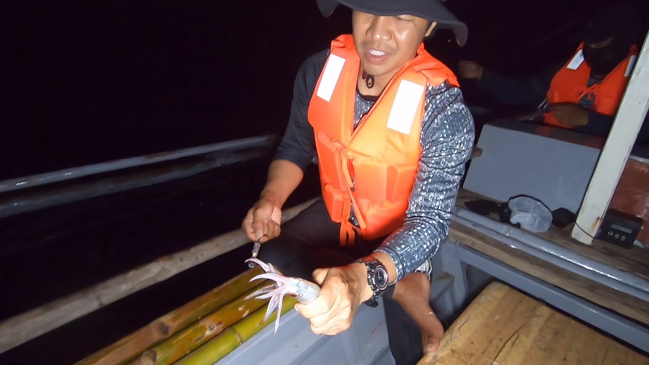 EP160 - Overnight Squid Fishing | Catch 'n Cook | Occ. Mindoro