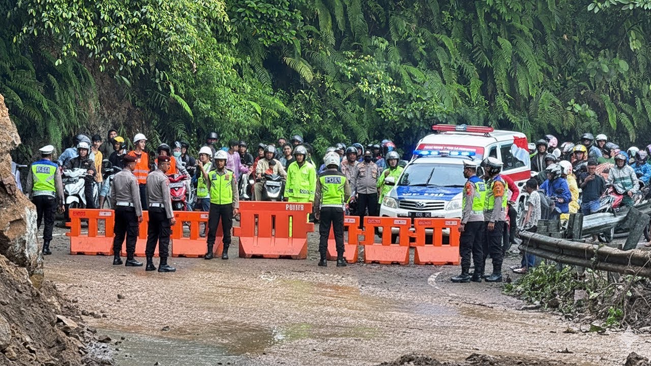 SITINJAU LAUIK DIJAGA APARAT !!! KEJADIAN HARI INI, Penyelamatan Korban Insiden Menggunakan Crane