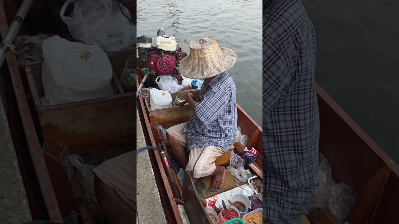 ก๋วยเตี๋ยวเรือที่ แล่นขายในคลองย่านบางใหญ่กว่า 40 ปี ก๋วยเตี๋ยวตาตุ๋ย   ท่าน้ำวัดปรางค์หลวง 