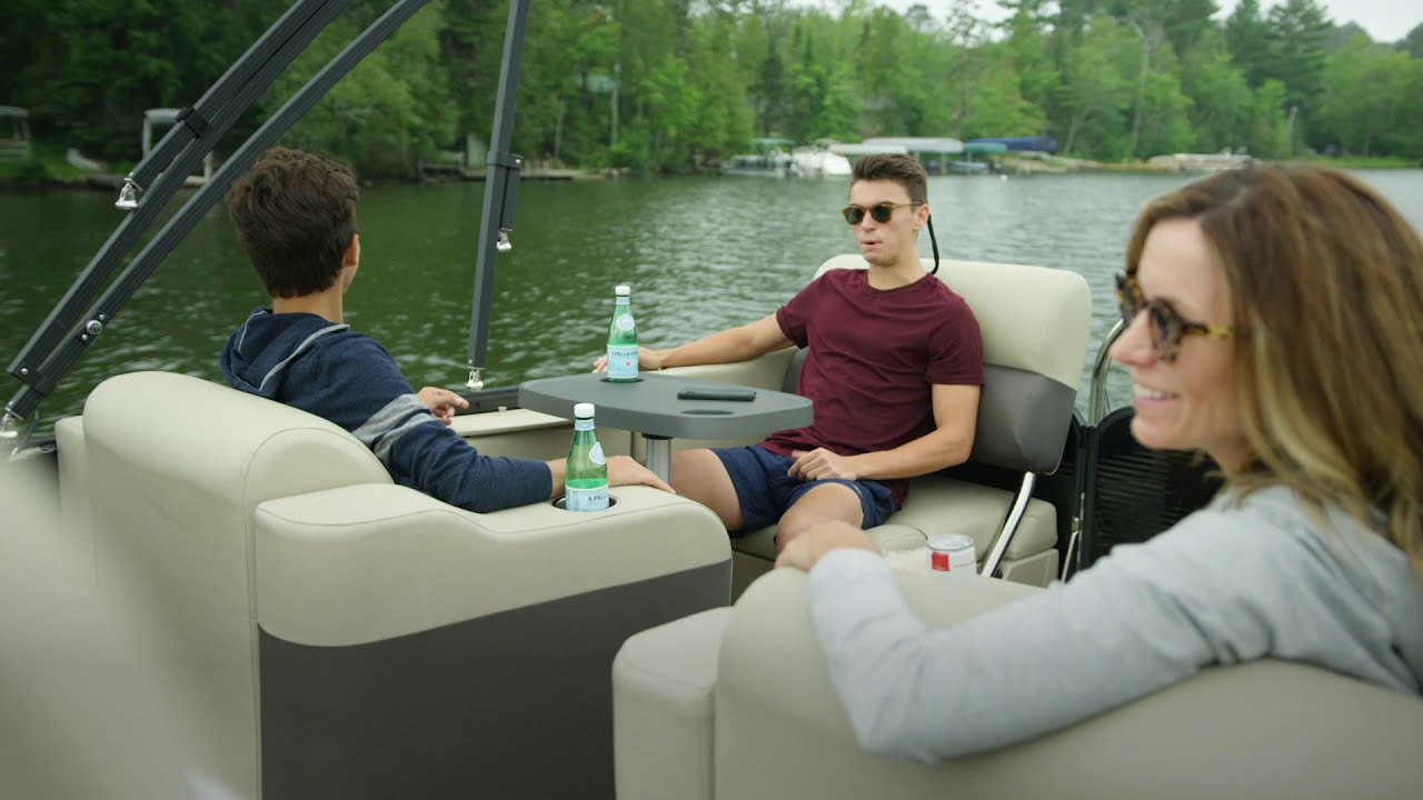 Manitou Oasis recreation pontoon for 2021