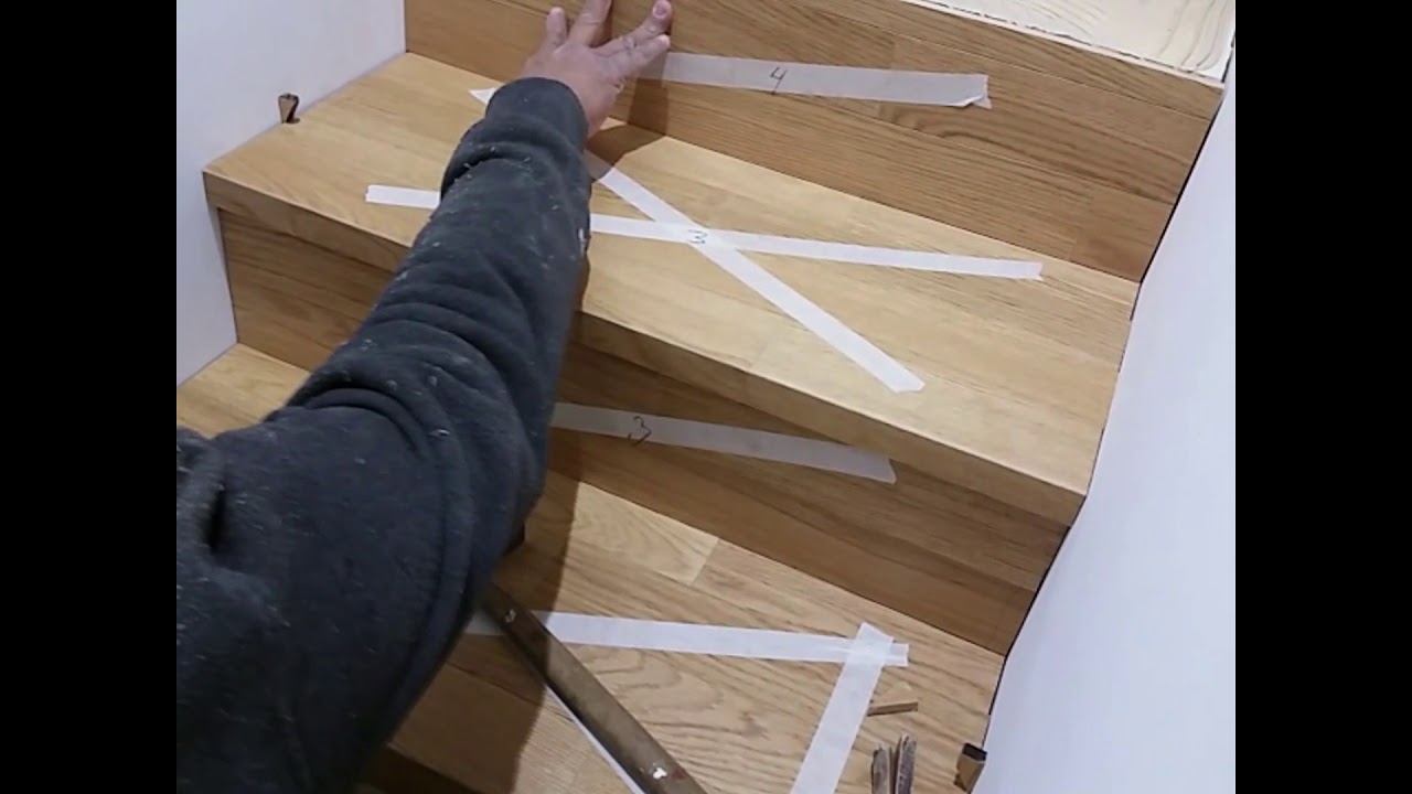 Revestimiento de una scala con parquet prefinito