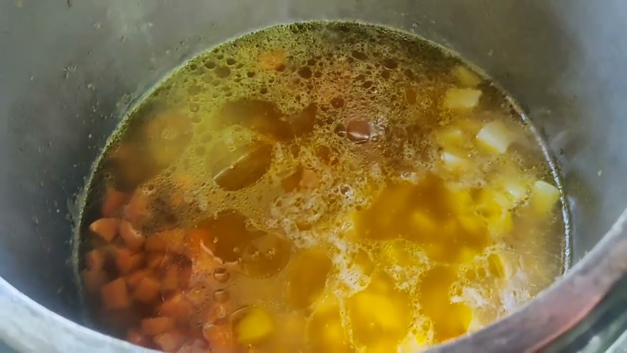 طريقه عمل طبخه شوربه الدجاج مع الجزر والبطاطا وطبق من الأرز ودجاج مشوي وصحتين وعافيه على قلبكم 