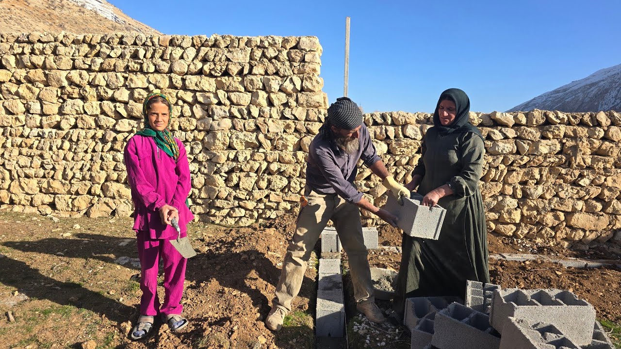 Новое начало: глухой мужчина построил дом своей мечты на недавно приобретенном участке земли.