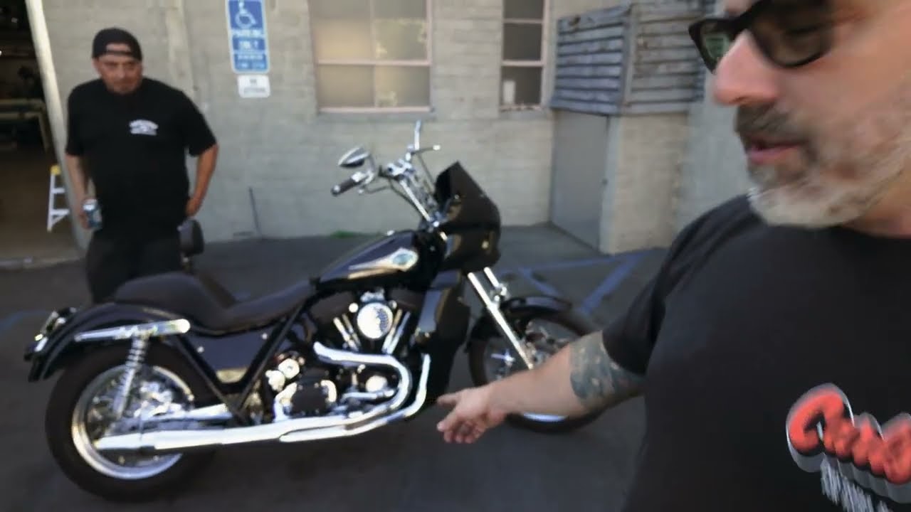 Mattie's Harley FXR Low Rider 1989 - spacer po motocyklu