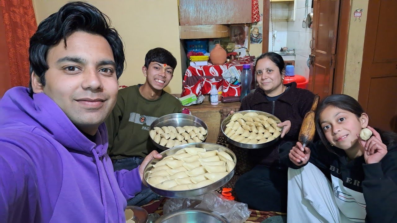 Holi Aur Ghar Per Swadisht Gujiya Ban Rahu Hai 😍 Pahadi Lifestyle Vlog