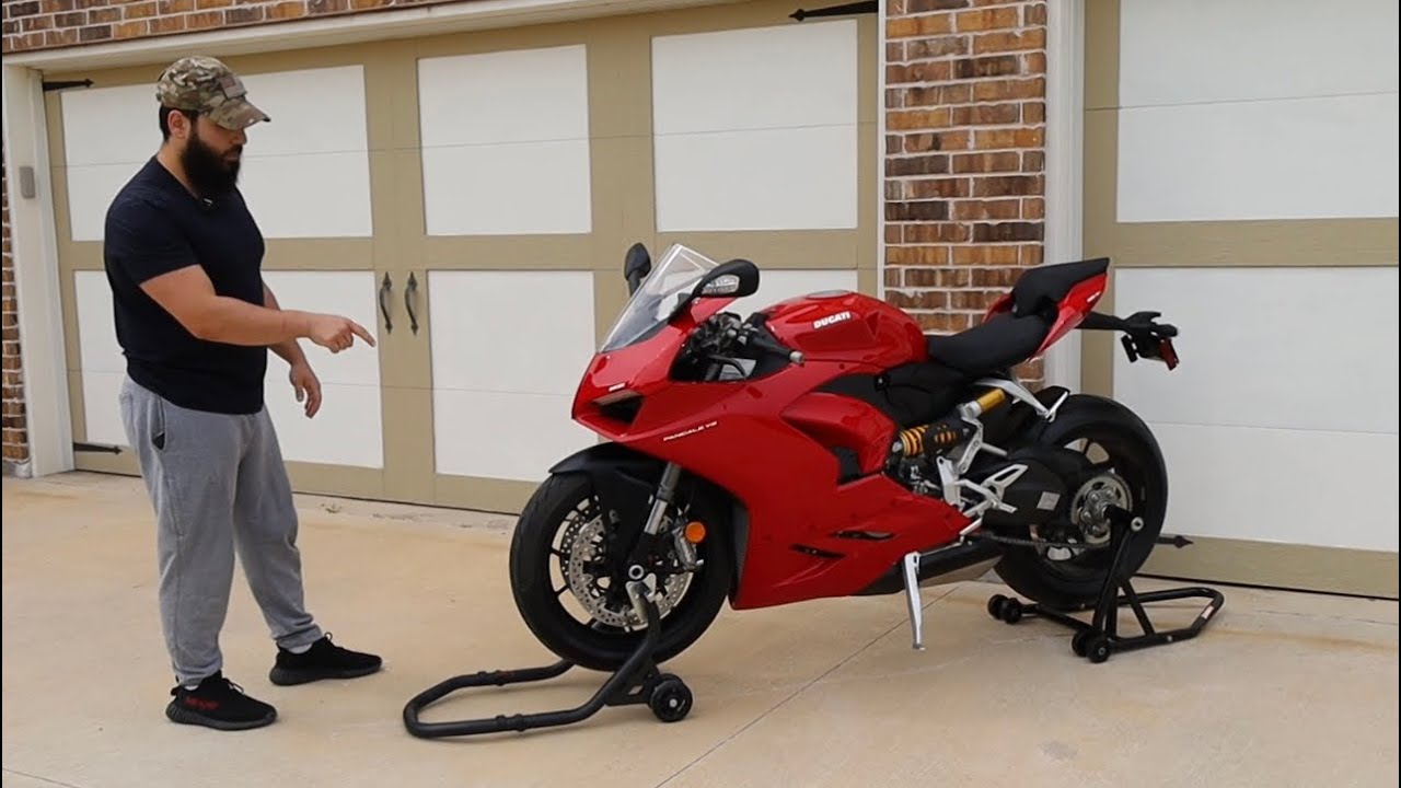 Motorcycle Front and Rear Stands | How to Use them | 2023 PANIGALE V2