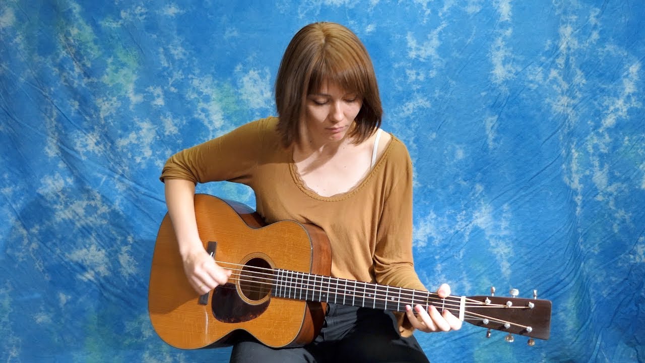 Molly Tuttle plays Little Pine Siskin on a Pre-War Guitars 000 Mahogany