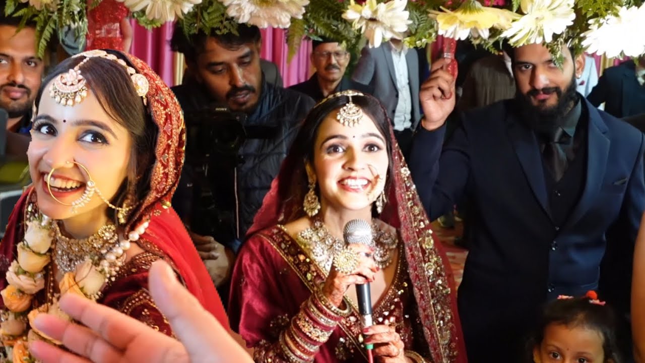 Cute bride sang a song for the groom !! Pahadi Shaadi !! Pawan Pahadi