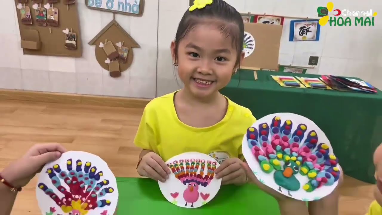 Bé tạo hình chú công từ đất nặn - Lớp Lá 3 | Mầm non Hoa Mai Gò Vấp