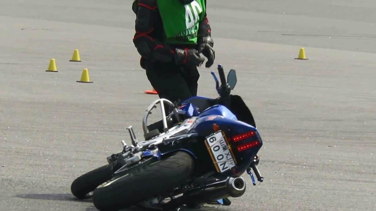 Motogymkhana UK round 1 john Ritchie sv650s  best off of the day :)))