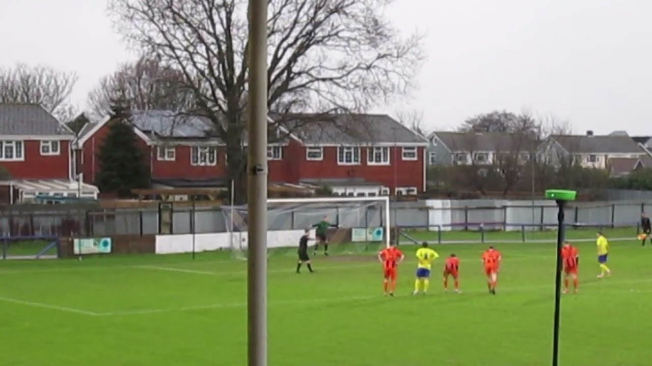 Newport (IOW) FC vs Amesbury Town FC