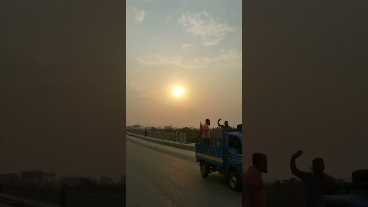100 feet Road. #tajmahal  #100 #roadtrip