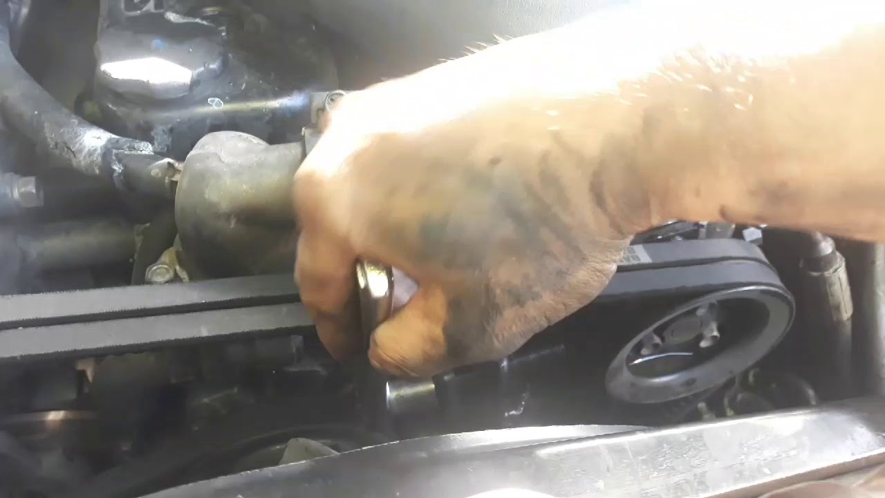 Isuzu Crosswind sportivo xuv xuvi  aircon and power steering belt adjustment.