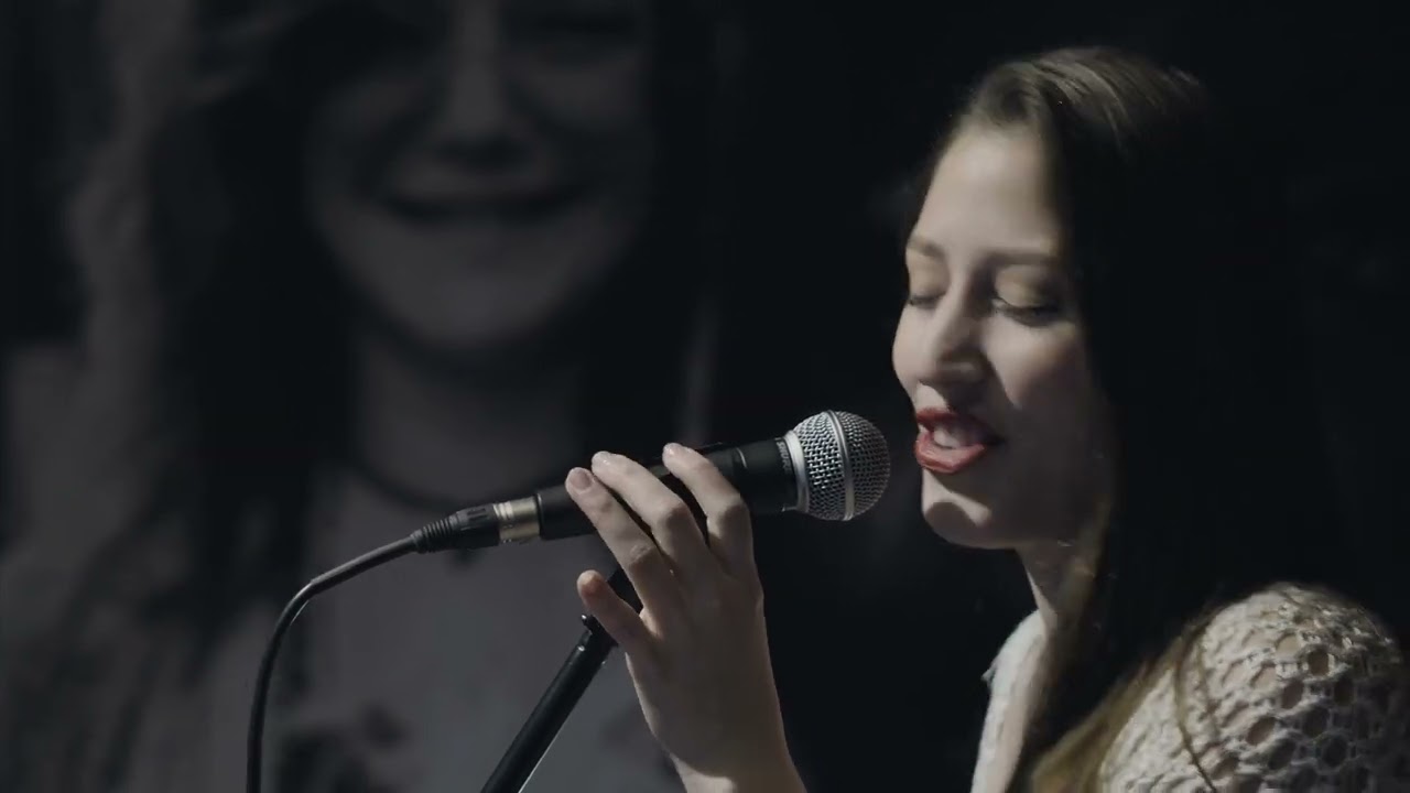 2 of Us es Diversión: Can't take my eyes off you (Pop) - Voz: Gianna Hoheb - Piano: Fernando Gil