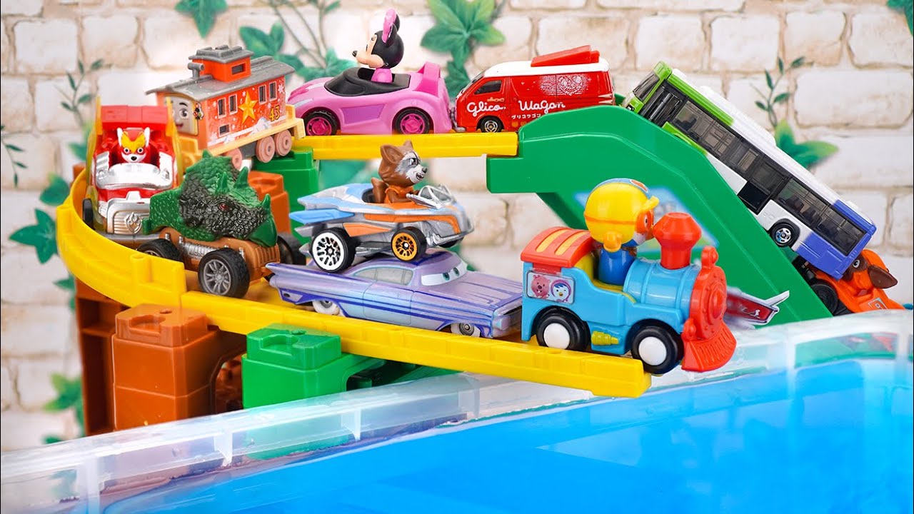 Tomica ☆ Driving Tests With Various Cute Mini Cars Using A Gentle Slope! Pororo, Thomas and Mickey ♪