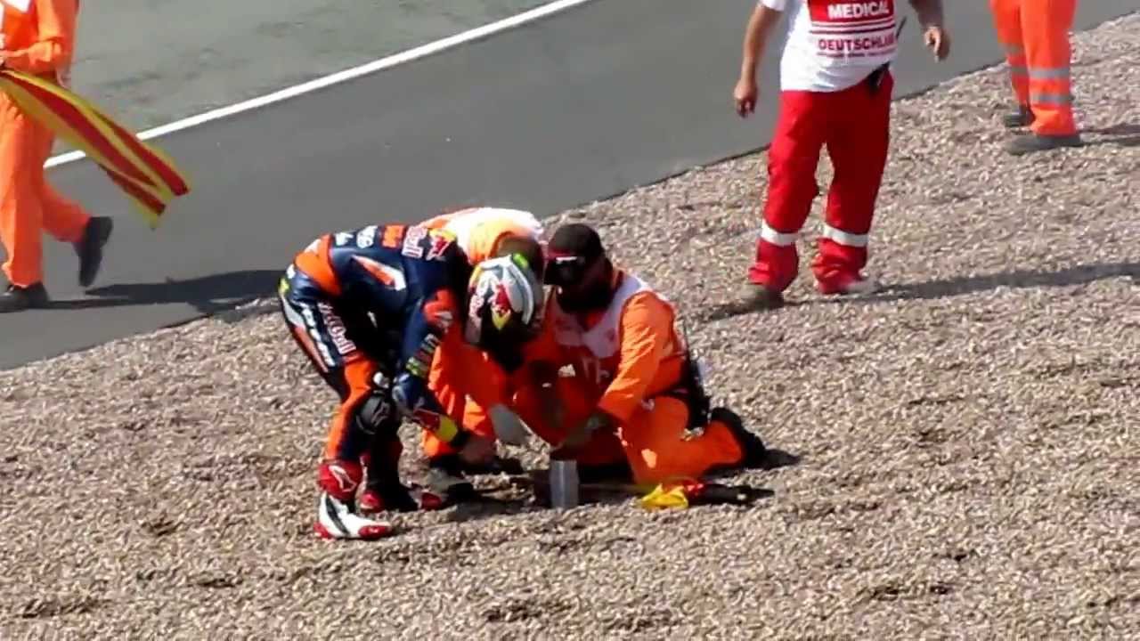 Sachsenring 2012 Sandro Cortese Siegesfeier vor T2 mit Feuerwerk & Burnout
