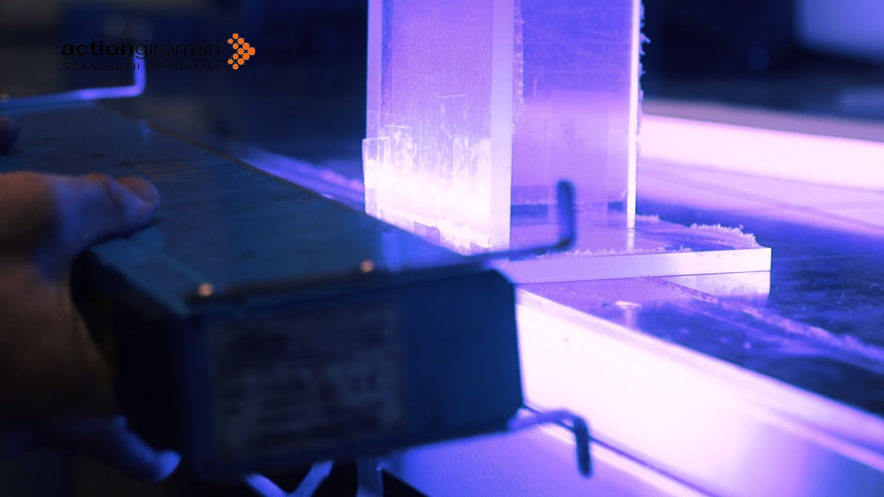 Come incollare il plexiglass | Metodo di fissaggio con colla UV