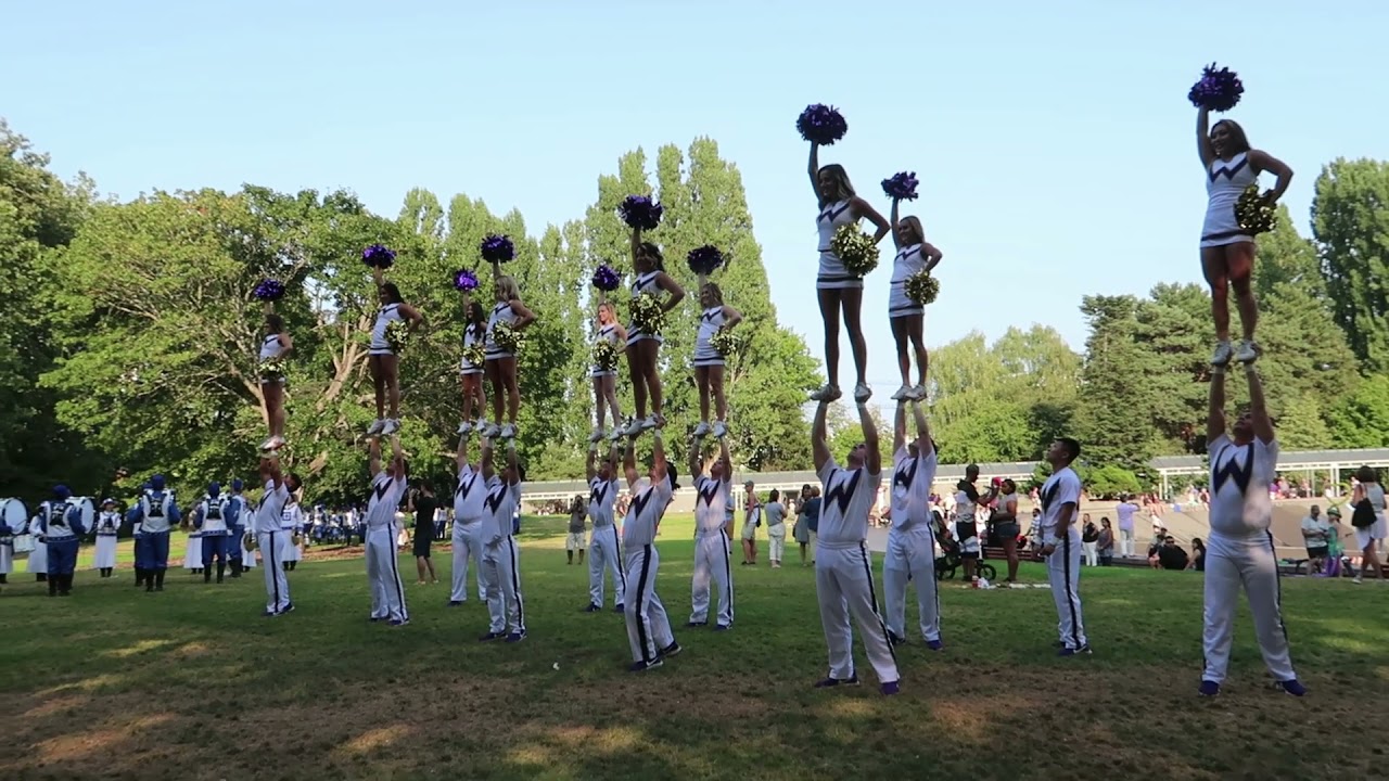University of washington huskies football cheerleaders, Seattle, WA, USA 华盛顿大学哈士奇足球啦啦队