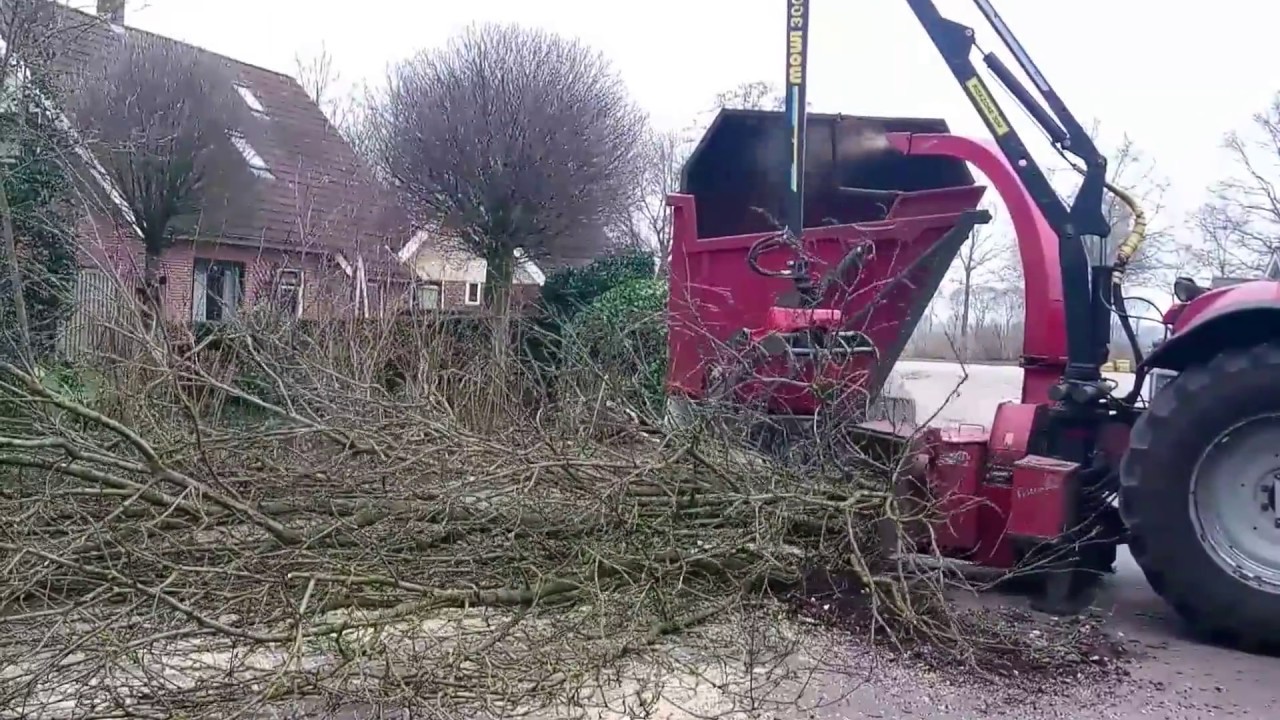Versnipperen van een boom met Greentec versnipperaar aan Case CVX 1145