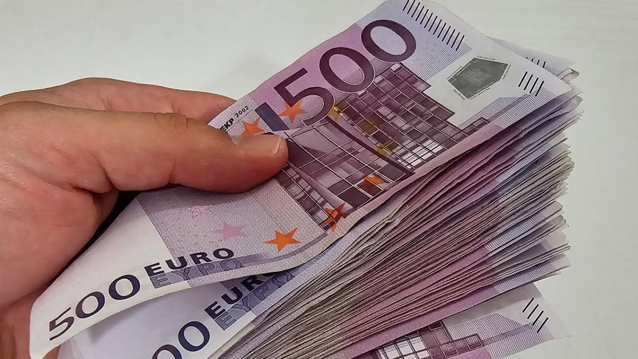 Szybkie liczenie 28 000 euro w banknotach 500 euro!
