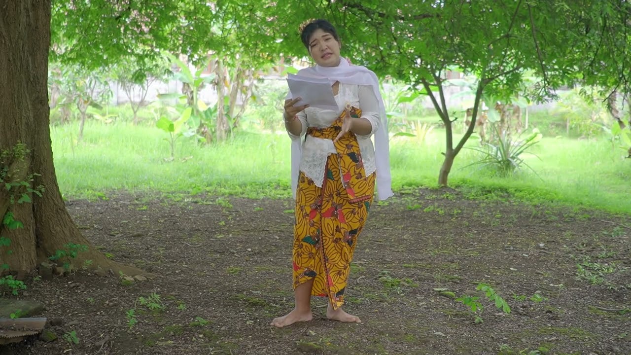 PEMBACAAN PUISI BALI : Putu  Vina Poliani 