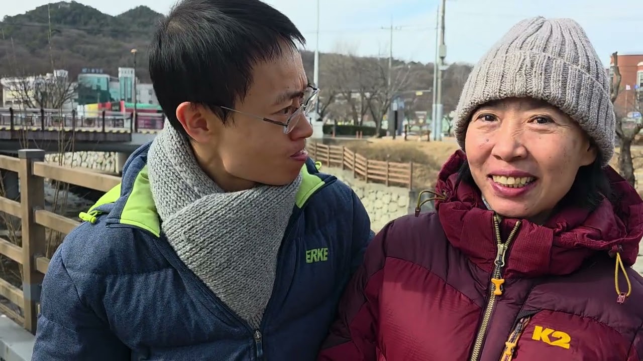 엄마와 아들은 무슨 말