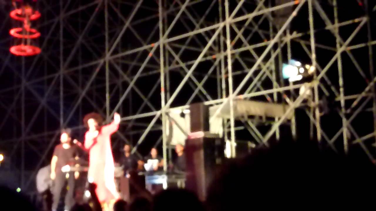 Caparezza - Mix + Marchetta di popolino LIVE 2011 Cagliari (9-10/17)