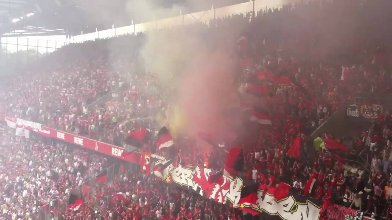 Leverkusen Pyro + Fahnen-Intro in Köln am 30.04.2011