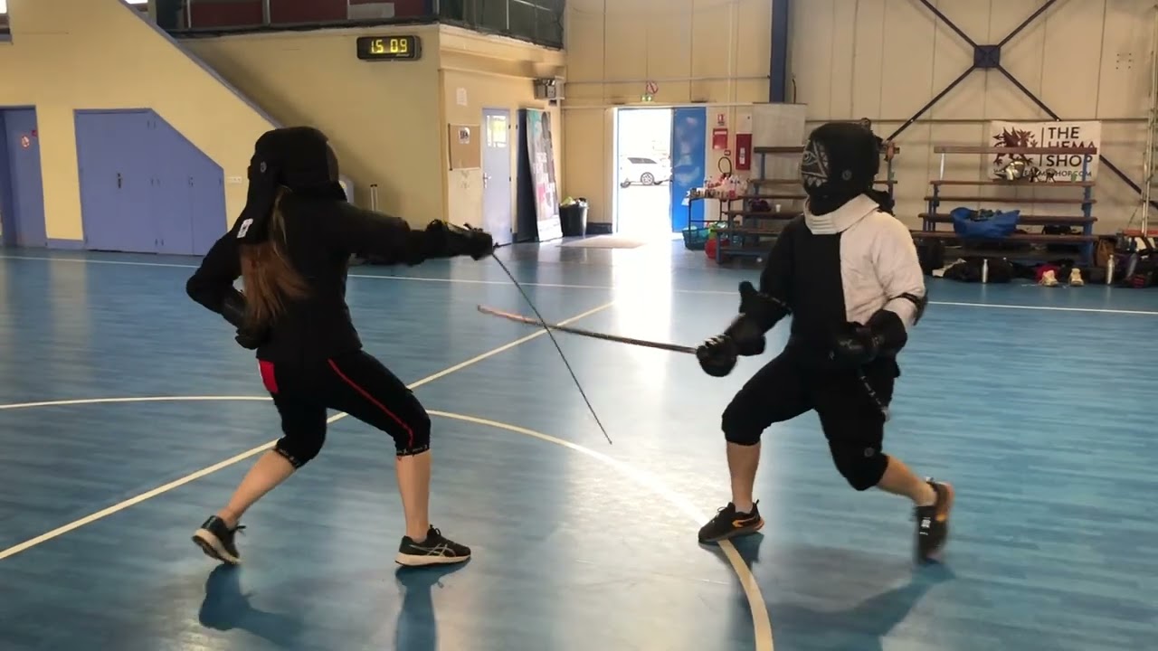 Sparring libre au sabre de duel - Mia et Valentin - Rencontre AMHE Montpellier 2024