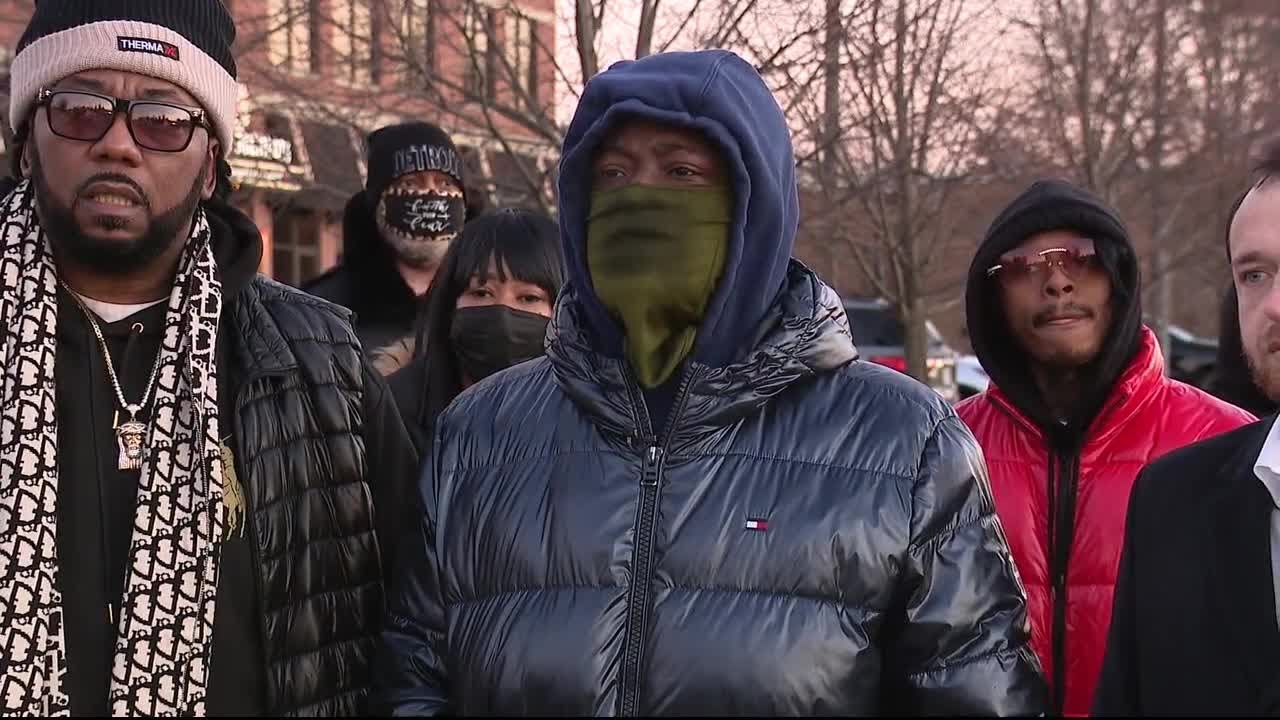 Ex-employees demonstrate outside Bloomfield Hills restaurant claiming racist behavior, policies