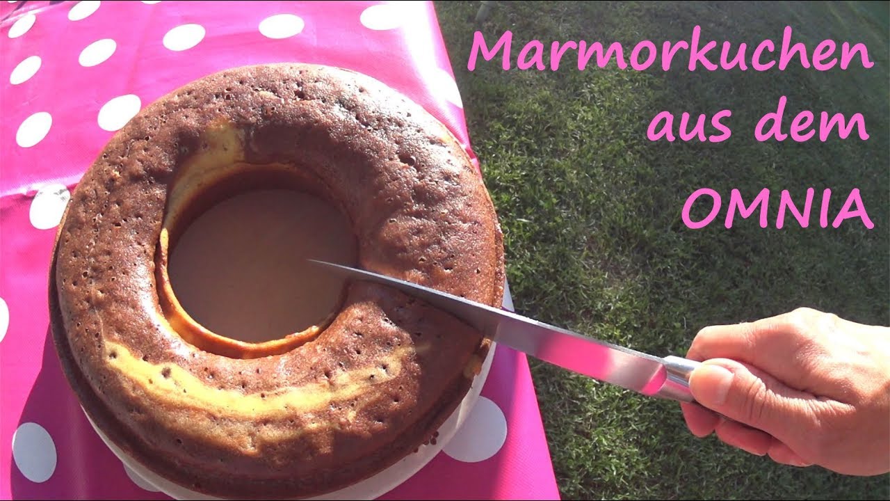Leni backt Marmorkuchen im OMNIA Backofen