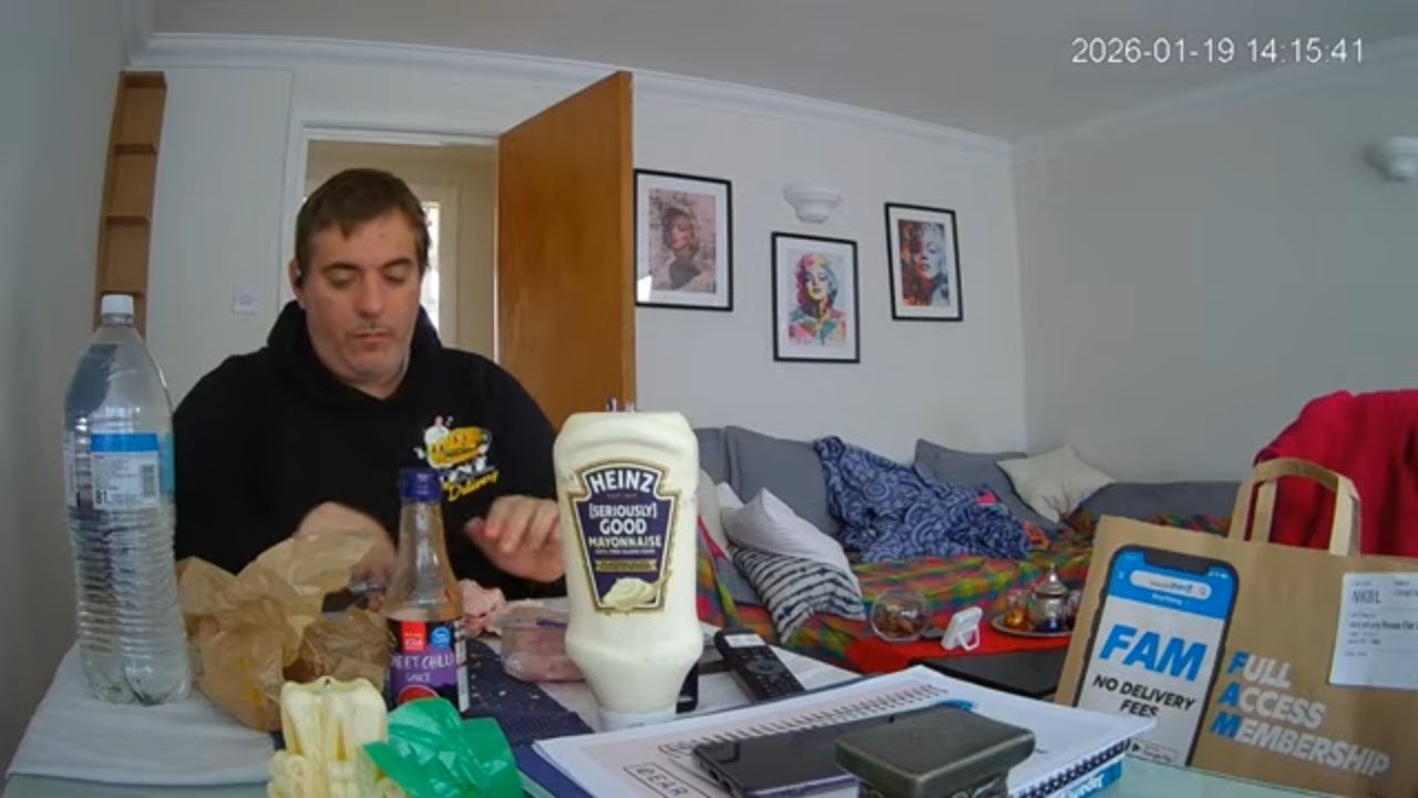 🔴 24/7 LIVE: Italian Couple in London - Real Life [DINING ROOM 🍽️] - MiGIPepeVibes - Cam 2