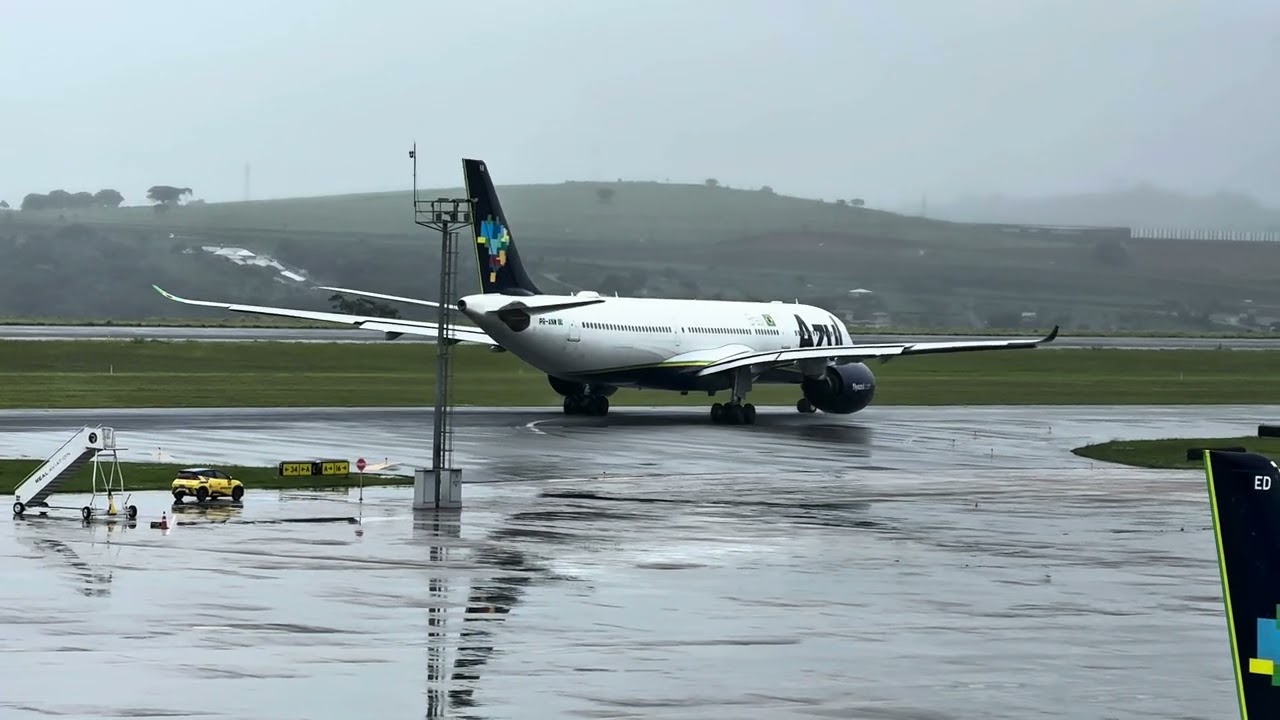 Gigante da Azul, decolando com chuva de Confins. 21/01/2026
